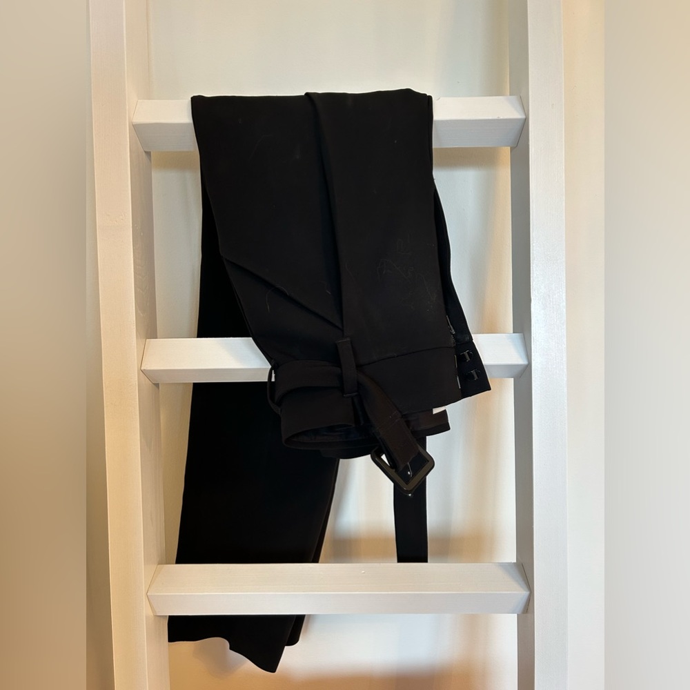 Black Aritzia pants with belt. Size 4